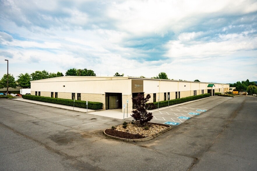 Primary Photo Of 3429 Regal Dr, Alcoa Office For Sale
