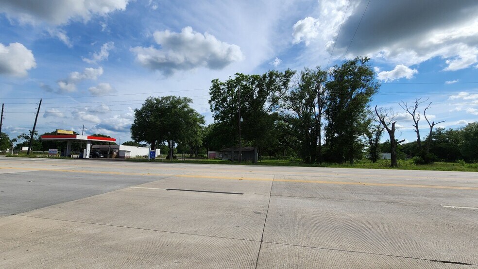 More Photos Of 15518 Highway 36, Needville Service Station For Sale