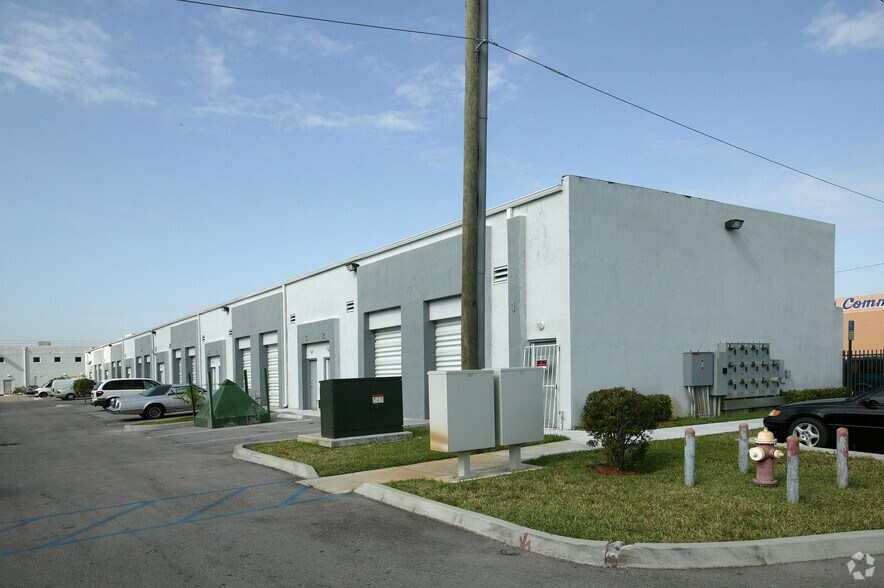 More Photos Of 1570 W 38th Pl, Hialeah Flex For Lease