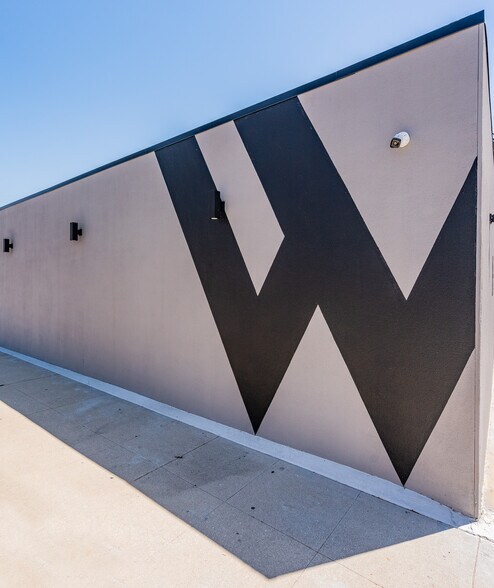 More Photos Of 10442 Burbank Blvd, North Hollywood Office For Sale