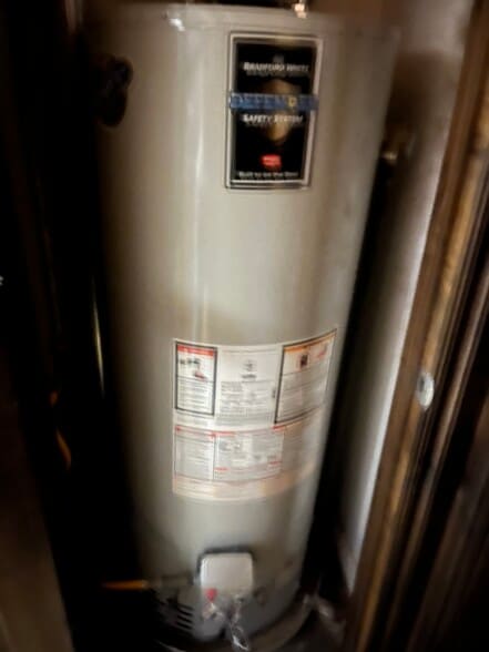 More Photos Of 911 E MacArthur St, Shawnee Showroom For Lease