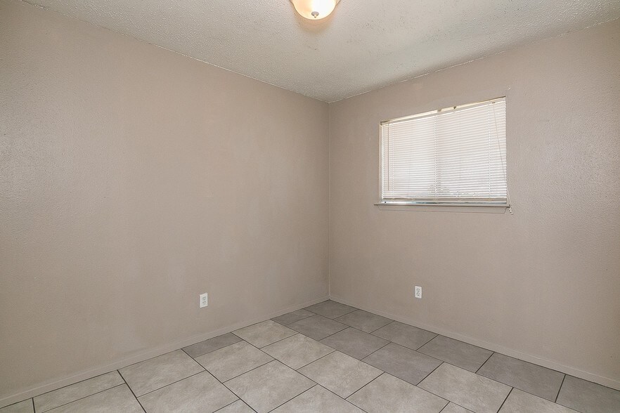 More Photos Of 1031 N Sumner St, Pampa Apartments For Sale