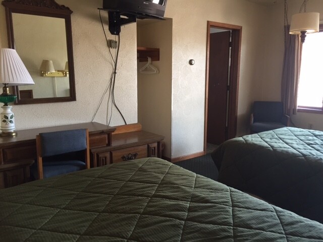 More Photos Of 100 Silver St, Hurley Hotel For Sale