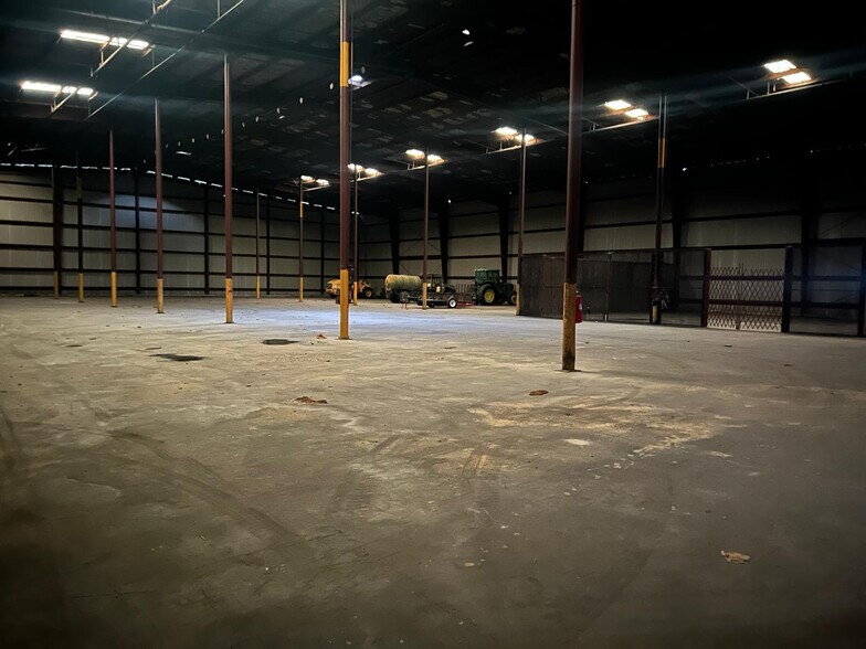 More Photos Of 315 U.S. 17-92 N hwy, Davenport Warehouse For Lease