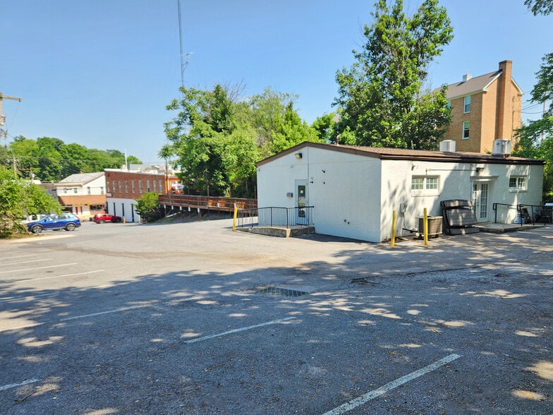 More Photos Of 231-239 S Main St, Mount Airy Freestanding For Lease