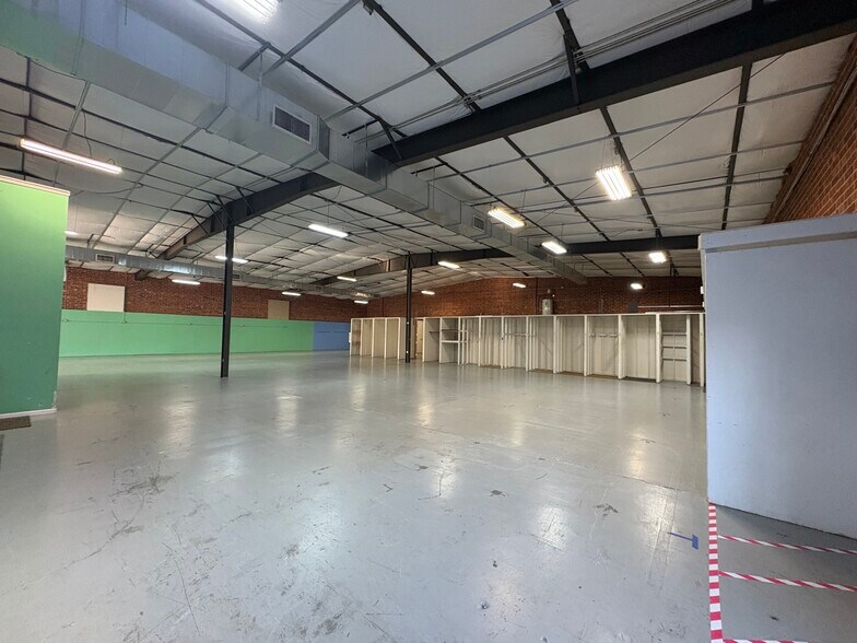 More Photos Of 2520 W Roosevelt Blvd, Monroe Storefront Retail Office For Lease