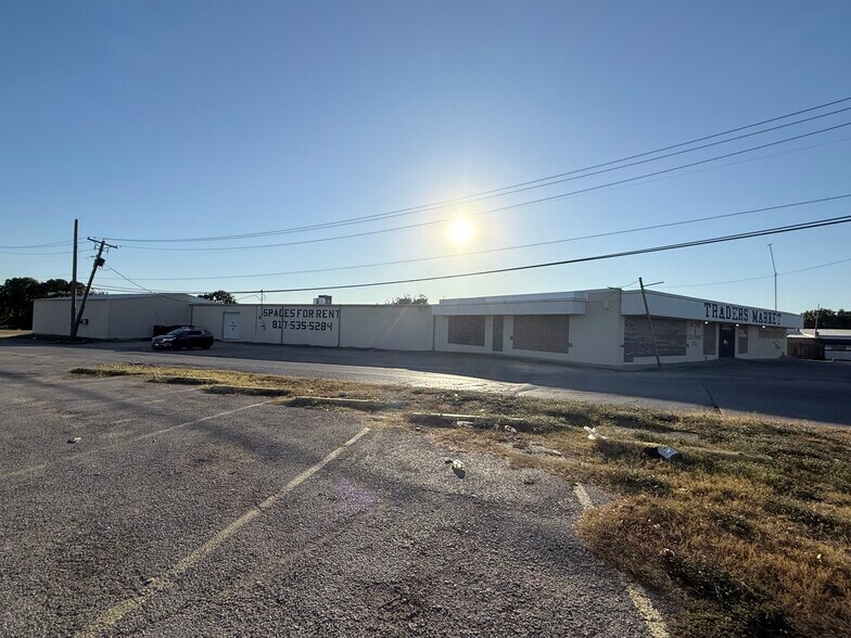 More Photos Of 4320-4340 Mansfield Hwy, Forest Hill Freestanding For Sale