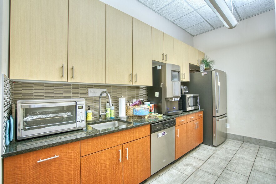 More Photos Of 1319 Spruce St, Boulder Office For Sale