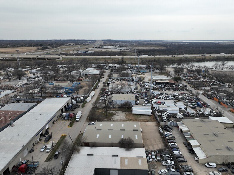 More Photos Of 2119 Quincy St, Dallas Warehouse For Lease