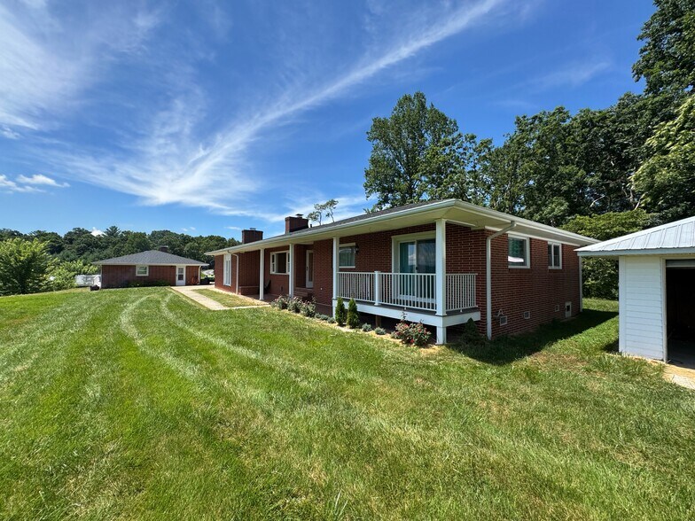 More Photos Of 598 Miles View Dr, Mills River Warehouse For Sale