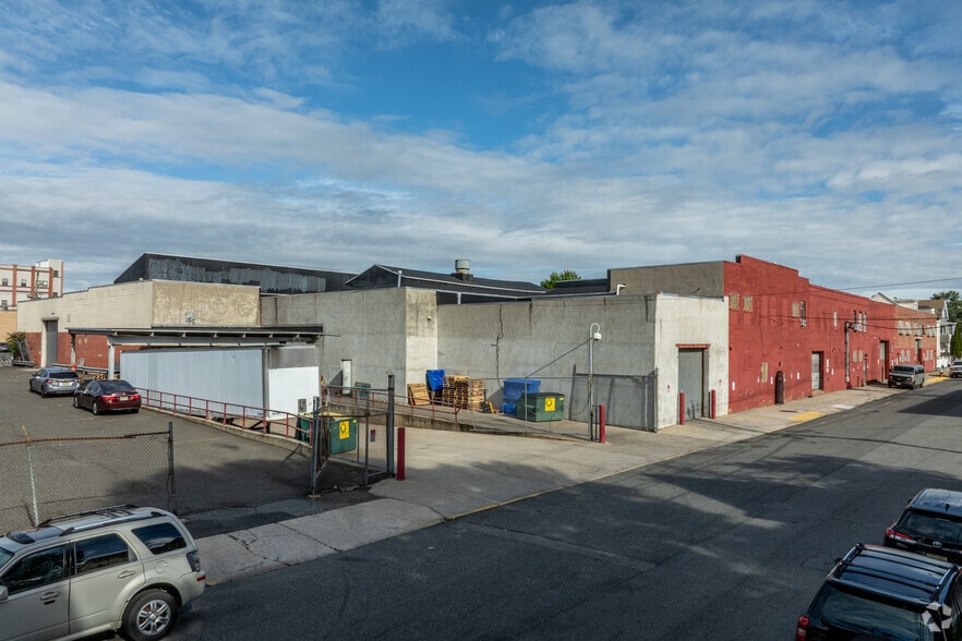 More Photos Of 455 Madison Ave, Paterson Manufacturing For Lease