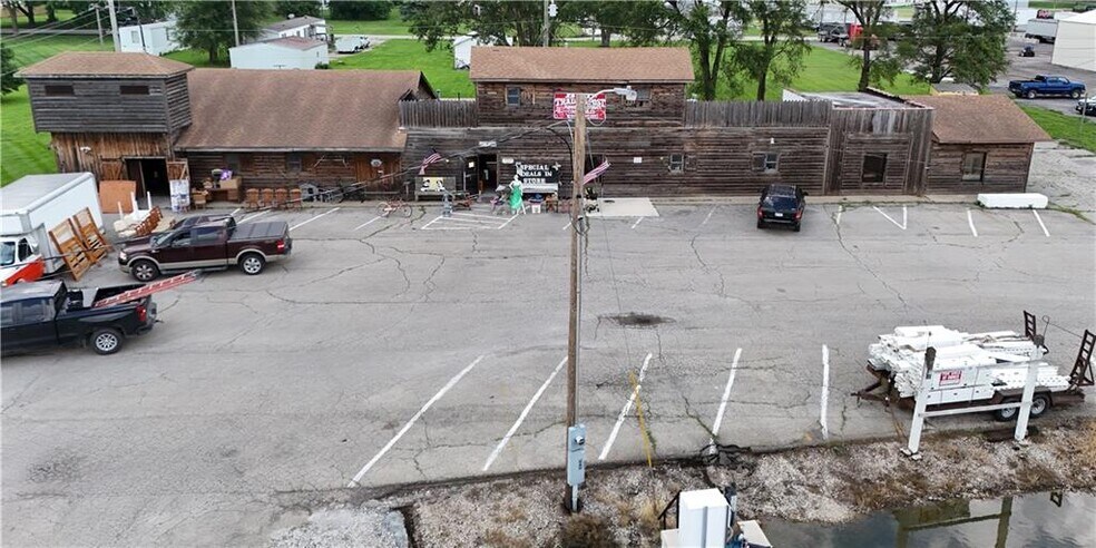 More Photos Of 201 Roseport Rd, Wathena General Retail For Sale