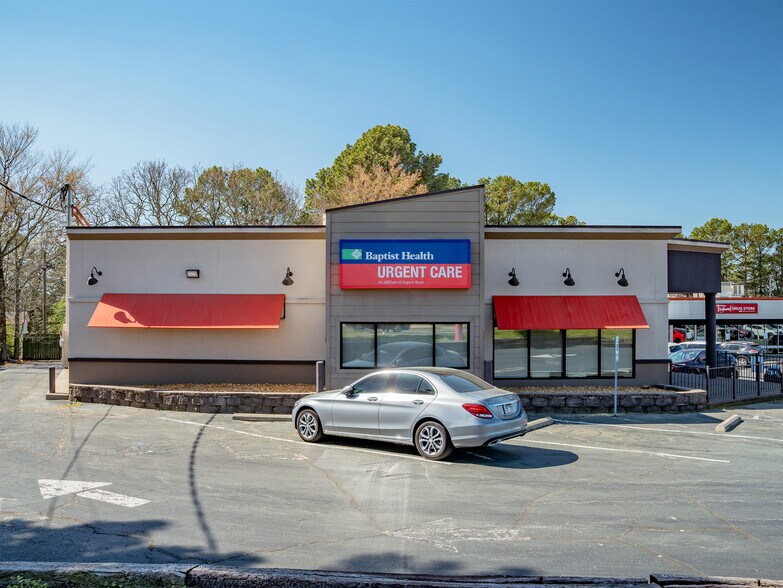 More Photos Of 6813-6831 Cantrell Rd, Little Rock Storefront For Sale