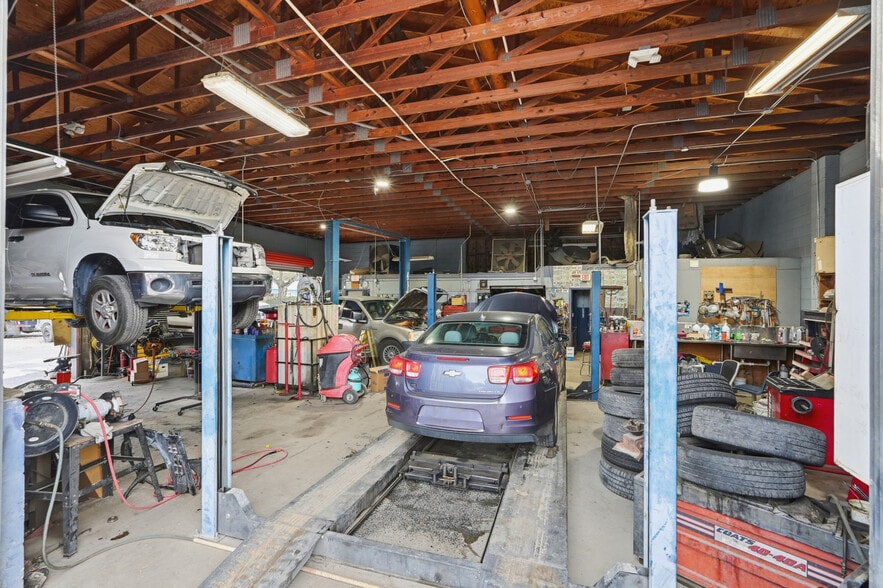 More Photos Of 6512 Old Cheney Hwy, Orlando Industrial For Sale