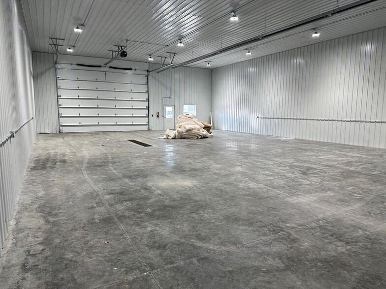 More Photos Of 4501 Pro Farmer Rd SW, Cedar Rapids Warehouse For Lease