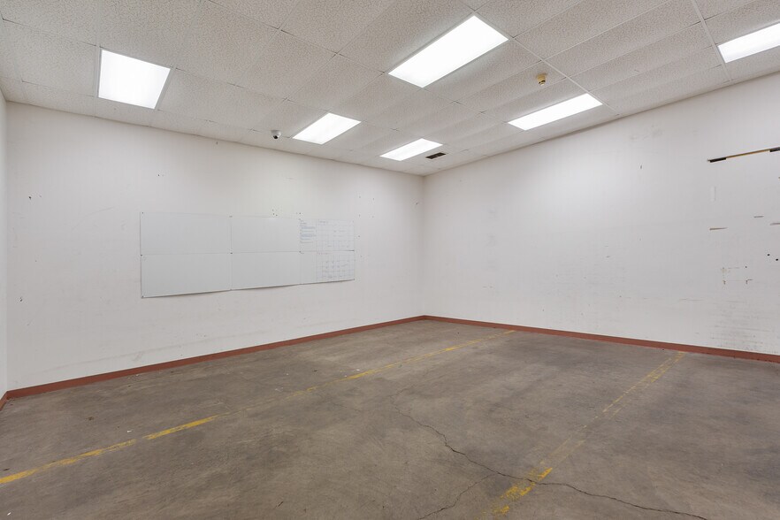 More Photos Of 1537-1545 Hansford St, Charleston Light Distribution For Lease