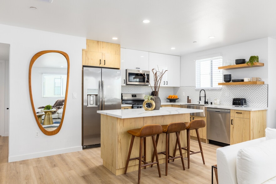 More Photos Of 1414 S Orange Dr, Los Angeles Apartments For Sale