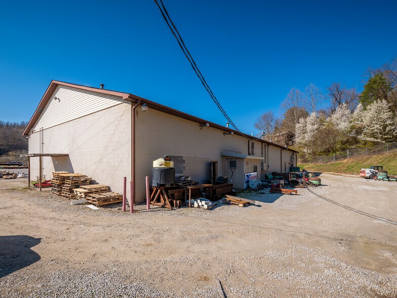 More Photos Of 14535 US Route 60, Milton Manufacturing For Sale