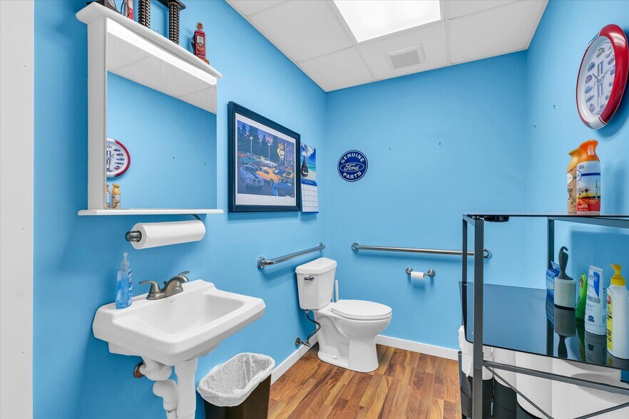 More Photos Of 109 Front St, Mansfield Industrial For Sale