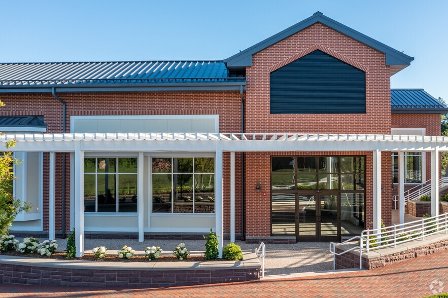 More Photos Of 21 Ensign Dr, Avon Unknown For Lease