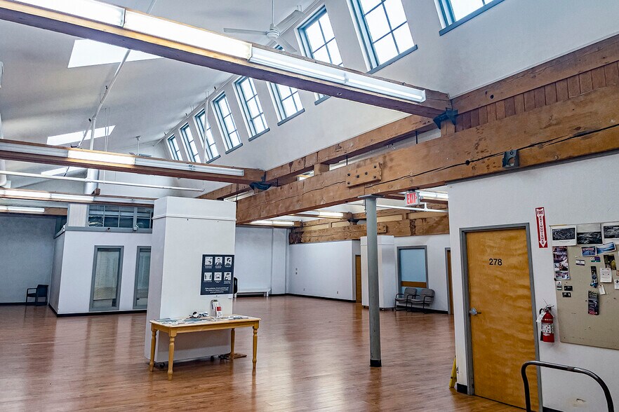 More Photos Of 6635 N Baltimore Ave, Portland Light Manufacturing For Lease