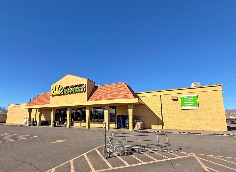 Primary Photo Of 512 W 1st St, Wapato General Retail For Sale