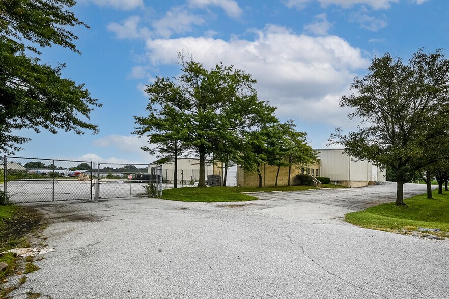 Primary Photo Of 3 McCullough Dr, New Castle Warehouse For Lease
