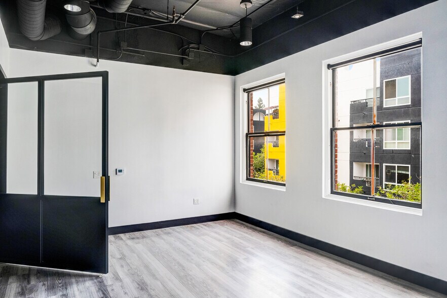 More Photos Of 200-208 N Broadway, Santa Ana Storefront Retail Office For Lease