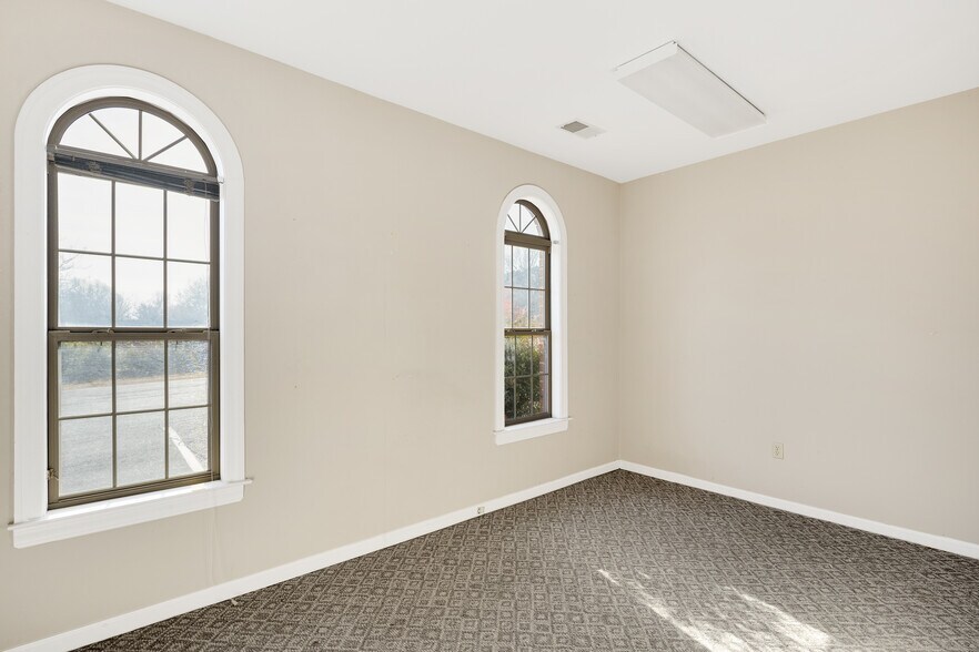 More Photos Of 6920 Oak Forest Dr, Olive Branch Loft Creative Space For Sale