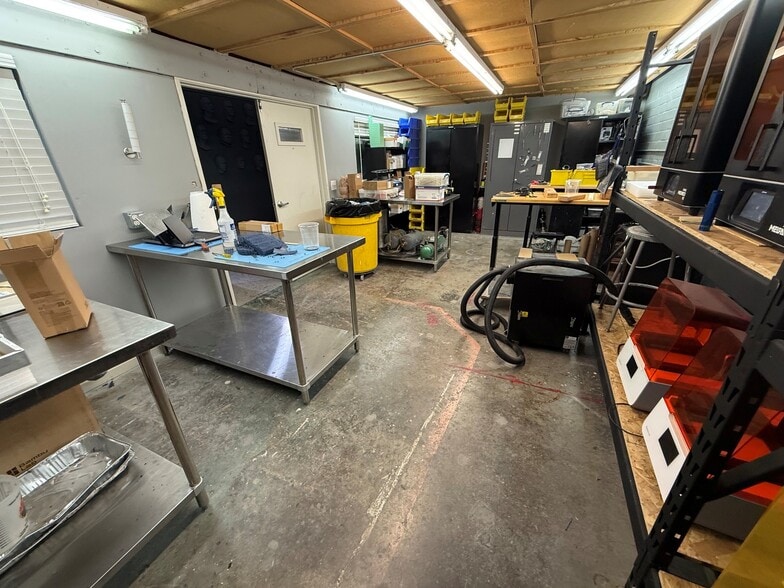 More Photos Of 2909-29121 Thornton Ave, Burbank Manufacturing For Lease