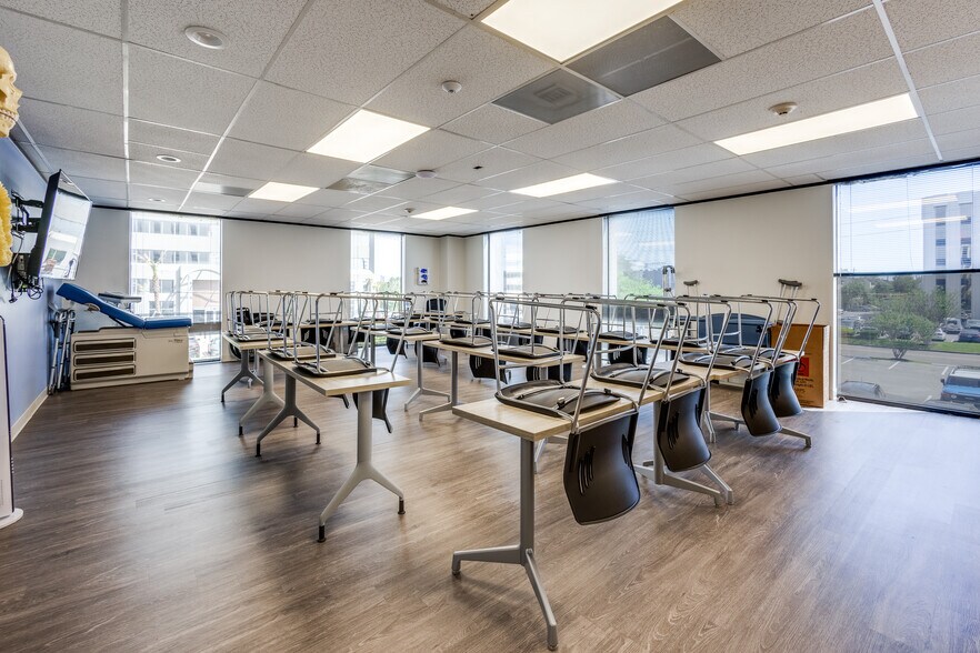 More Photos Of 2616 S Loop W, Houston Office For Lease