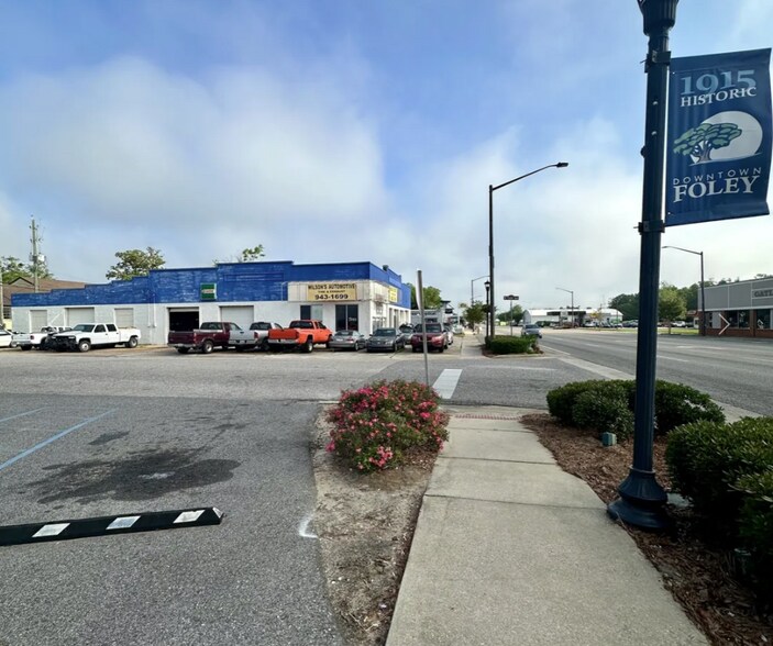 Primary Photo Of 301 N McKenzie St, Foley Auto Repair For Sale