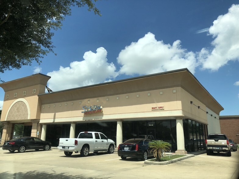 More Photos Of 7400 W Tidwell Rd, Houston Storefront Retail Office For Lease
