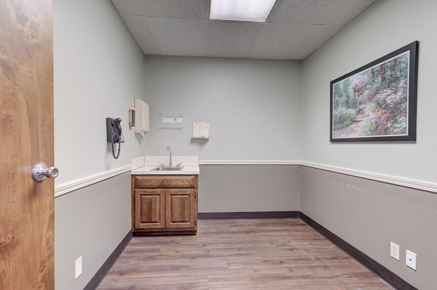More Photos Of 3100 S Elm Pl, Broken Arrow Medical For Lease