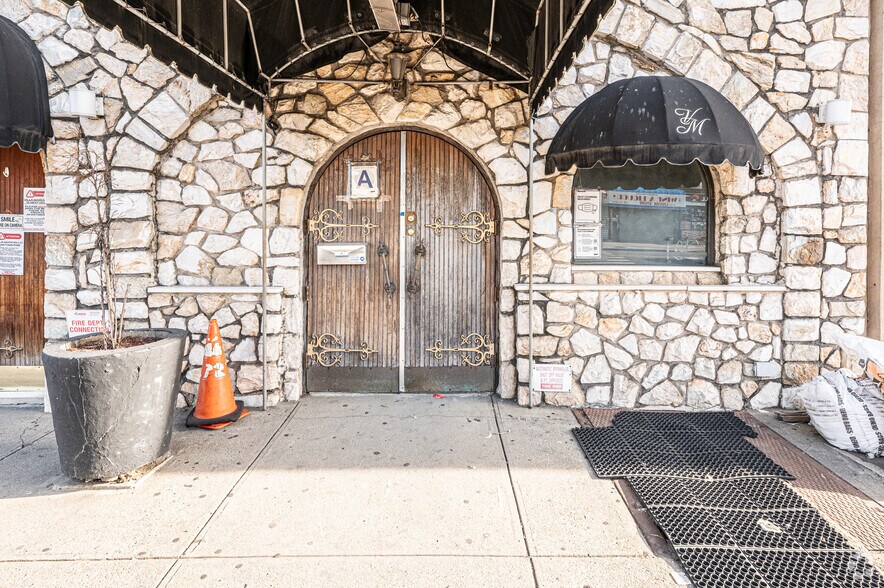 More Photos Of 9625 Rockaway Blvd, Ozone Park Restaurant For Sale