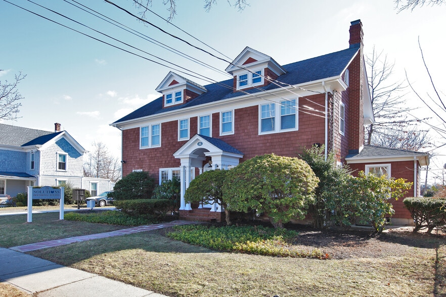 More Photos Of 21 E 2nd St, Riverhead Medical For Sale