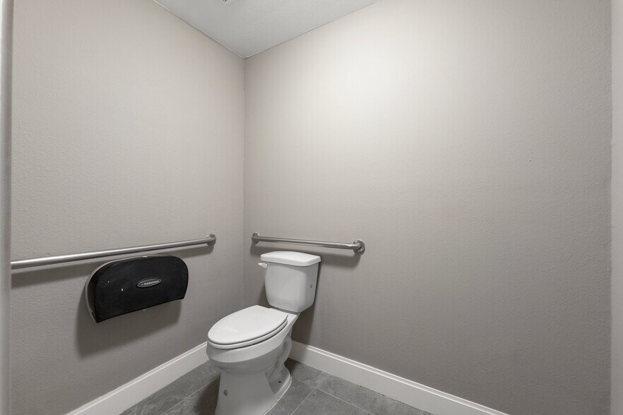 More Photos Of 715 N Medford Rd, Brownsville Lodge Meeting Hall For Lease
