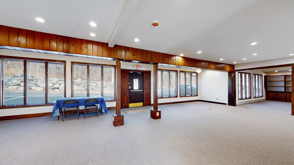 More Photos Of 220 Silver Lake Rd, Dingmans Ferry Office For Sale