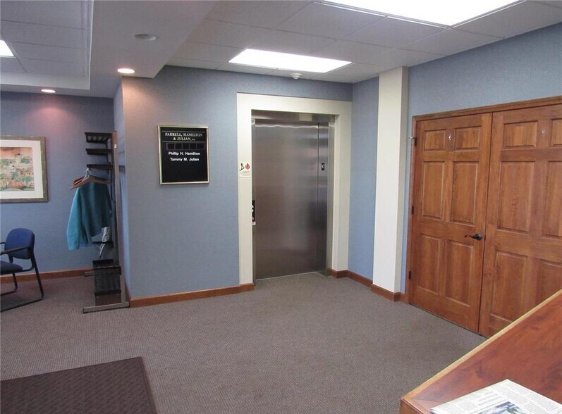More Photos Of 1305 Dadrian Professional Park, Godfrey Office For Lease