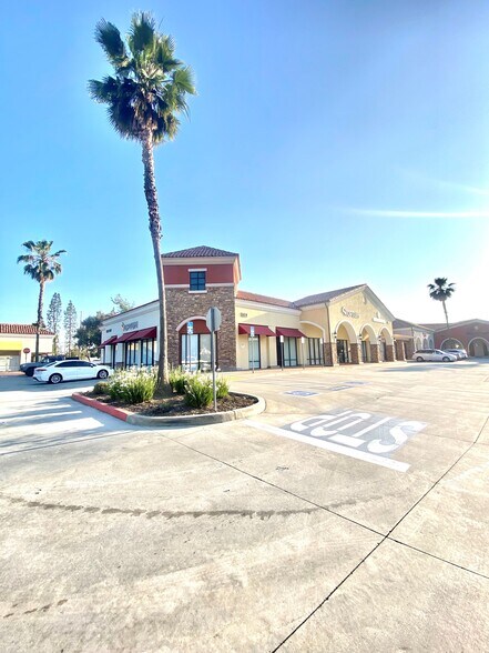 More Photos Of 1301-1397 S Grand Ave, Glendora Unknown For Lease