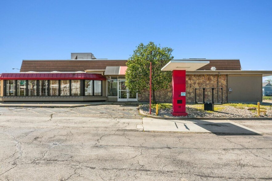 More Photos Of 4765 Montgomery Rd, Cincinnati Restaurant For Sale