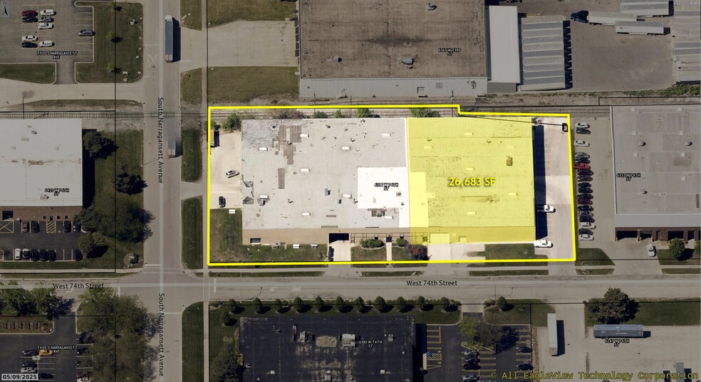 More Photos Of 6396-6398 W 74th St, Bedford Park Warehouse For Lease