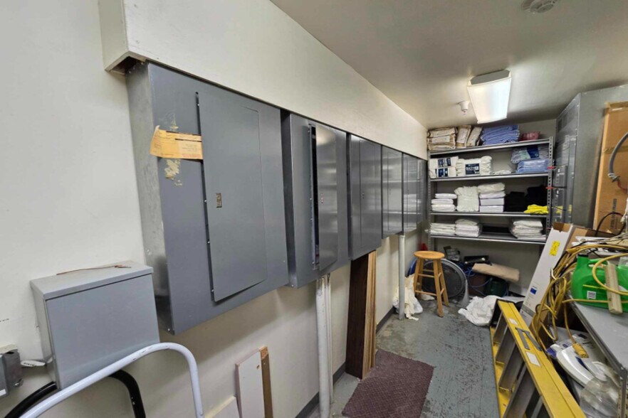 More Photos Of 748 E 12th St, Imperial Hotel For Sale