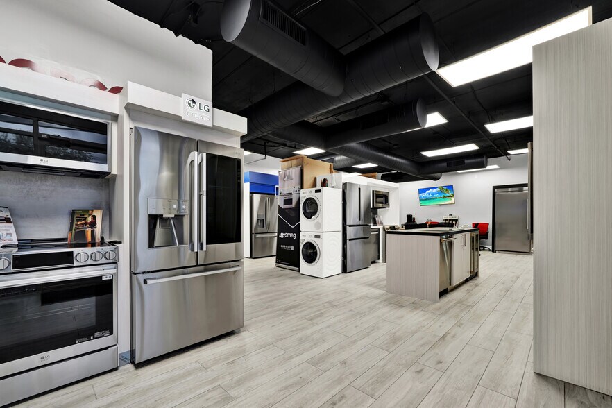 More Photos Of 7770 NW 46th St, Doral Warehouse For Lease