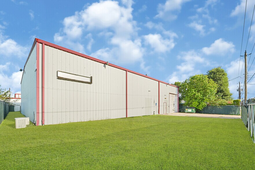 More Photos Of 1106 Witter St, Pasadena Industrial For Sale