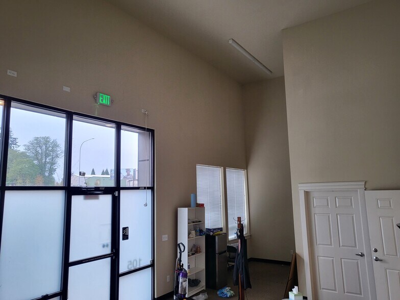 More Photos Of 13131 Mukilteo Speedway, Lynnwood Warehouse For Lease