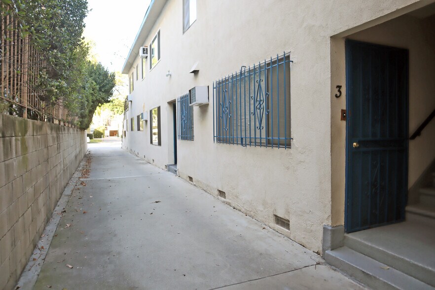 More Photos Of 11100 Camarillo St, North Hollywood Apartments For Sale