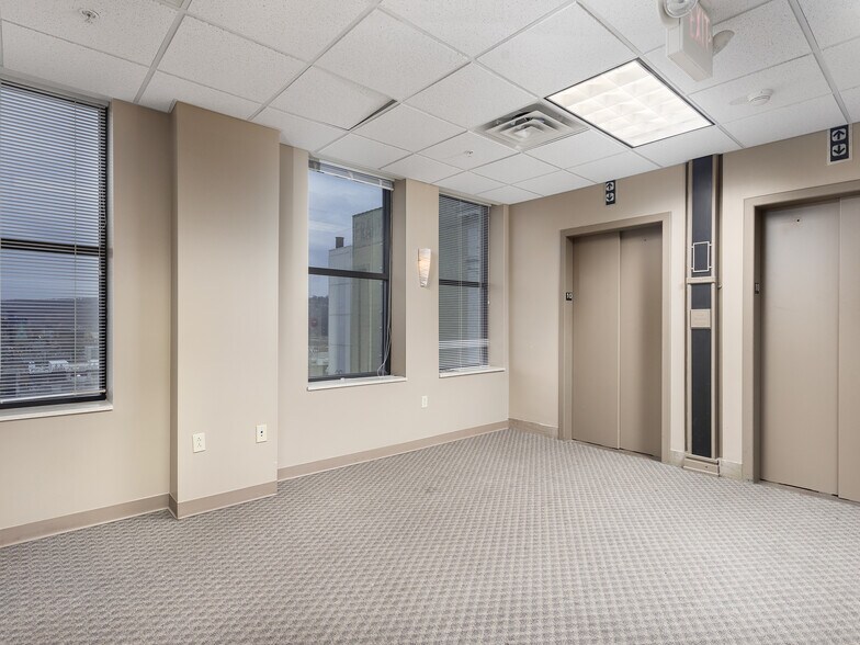 More Photos Of 109 Capitol St, Charleston Office Residential For Sale