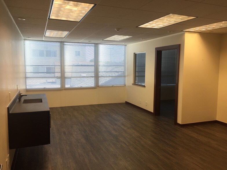 More Photos Of 400 Evelyn Ave, Albany Medical For Lease