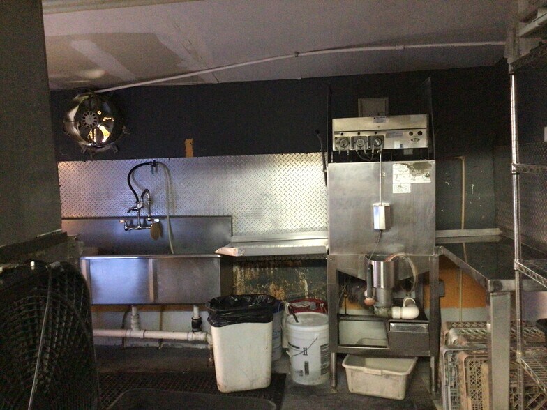 More Photos Of 102 E Hardin St, Greeneville Specialty For Sale